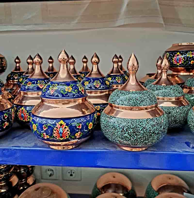 قندان مسی فیروزه‌کاری با چیدمان موزاییکی فیروزه